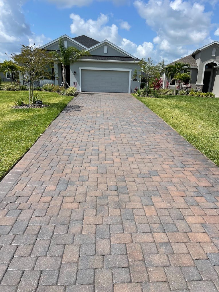 Clean paver driveway after professional driveway and sidewalk cleaning in Brevard and Volusia County by Suncoast Softwash.