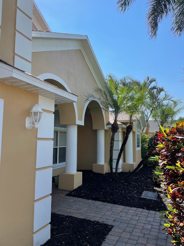 Clean exterior of a Florida home after professional house washing in Brevard and Volusia County by Suncoast Softwash.
